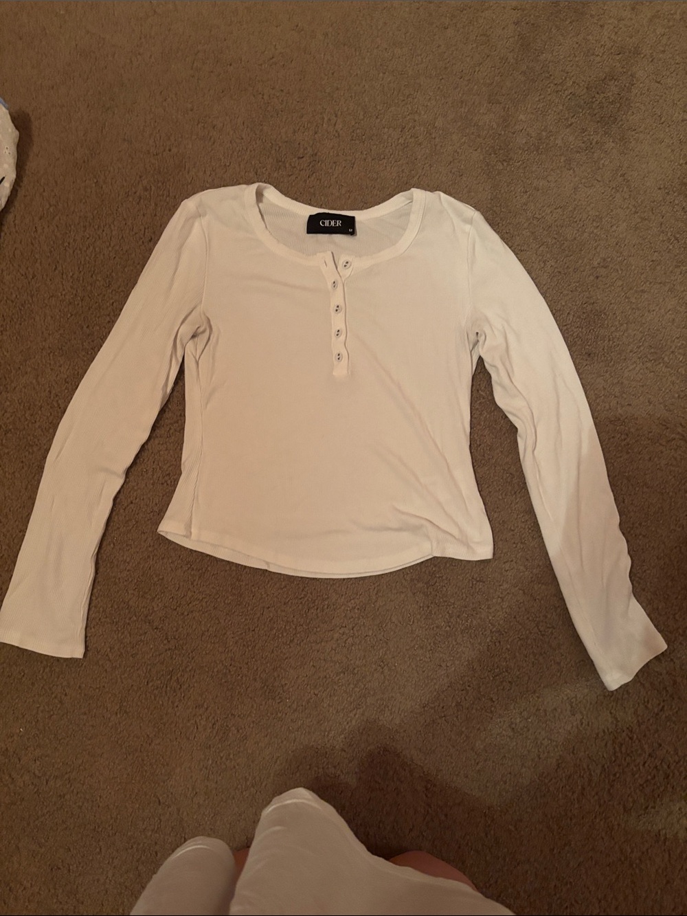 Cider fitted white top